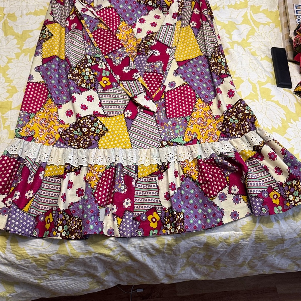 PmFloral Skirt VTG bonnet Prairie style 70s patchwork print with eyelet ruffle